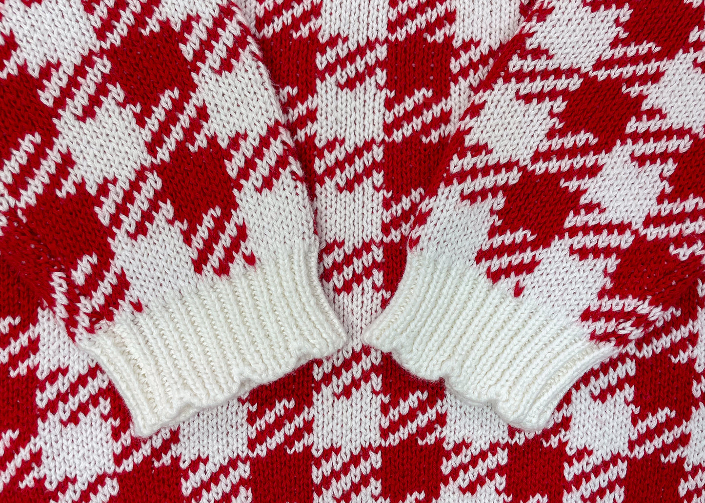 Houndstooth knit baby romper red and white close up of scallop trim cuffs